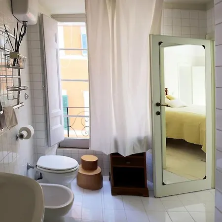 Authentic Monti 5 Mins From Colosseum Roma